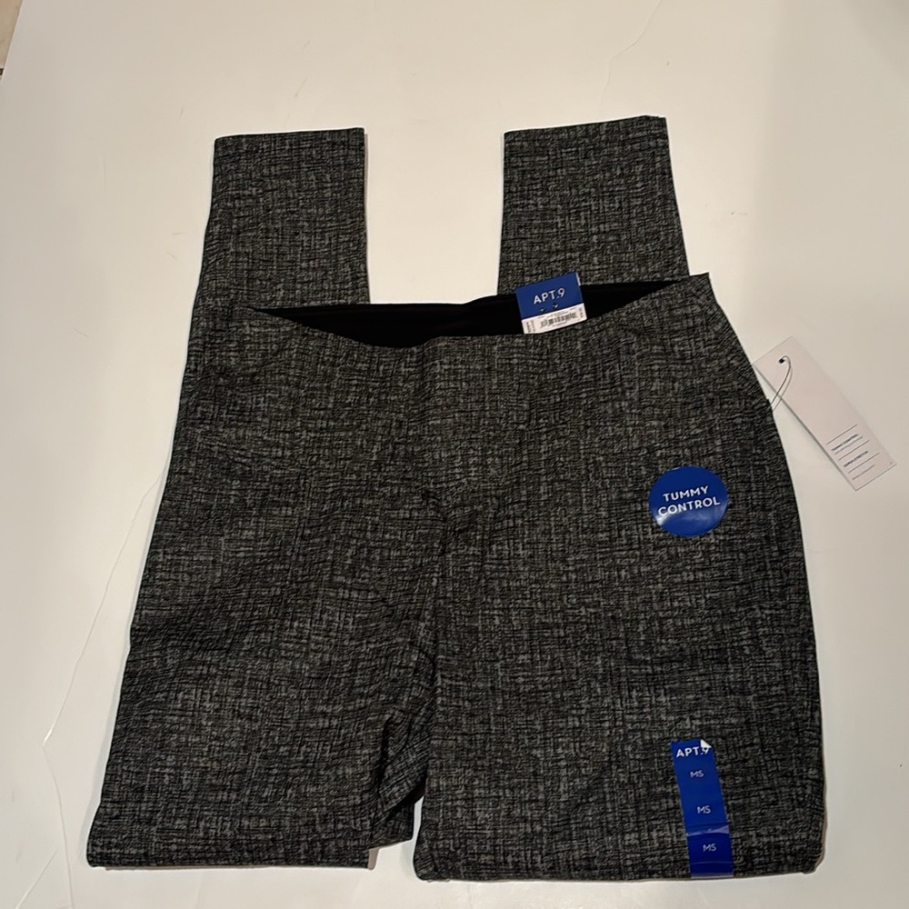 NWT APT 9 legging mid rise M short tummy control pants